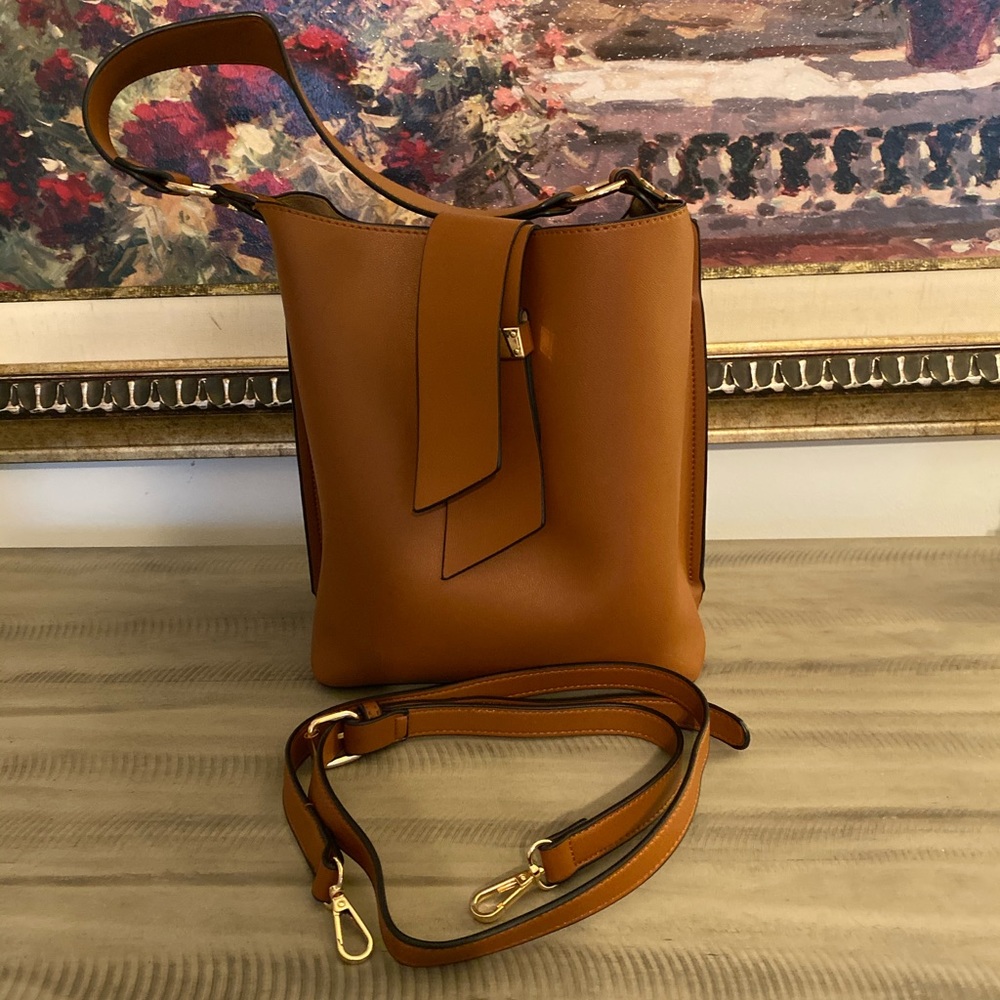 Mielle Blanco Camel shoulder/crossbody bag